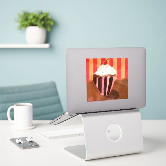 Cupcake met vanille glazuur sticker (Laptop op bureau)