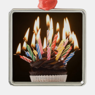 Cupcake met verjaardagskaarsen metalen ornament