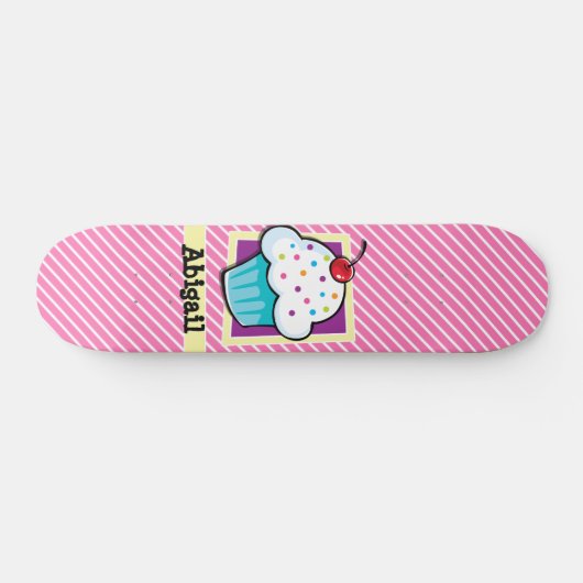 Cupcake op roze & witte strepen persoonlijk skateboard (Horizontaal)