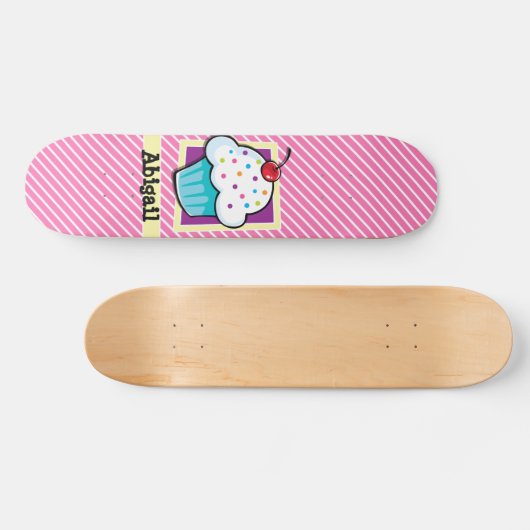 Cupcake op roze & witte strepen persoonlijk skateboard (Horizontaal)