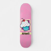 Cupcake op roze & witte strepen persoonlijk skateboard (Voorkant)
