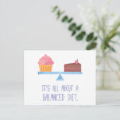 Cupcake over een gebalanceerde Humor voor voeding Briefkaart (Staand voorkant)