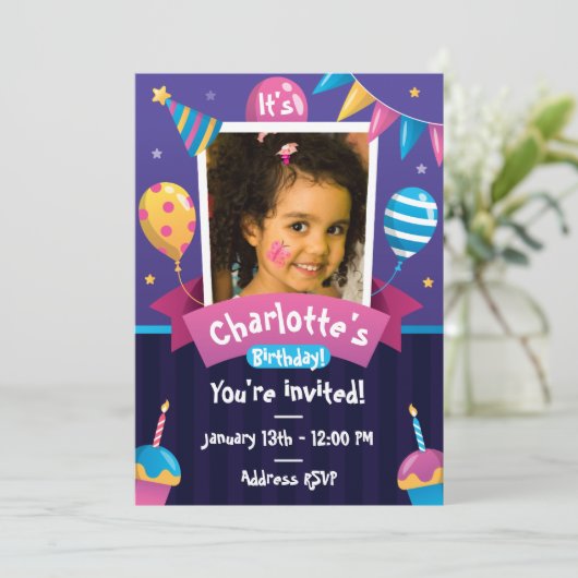 Cupcakes ballonnen Paarse verjaardagsuitnodiging Kaart (Staand voorkant)