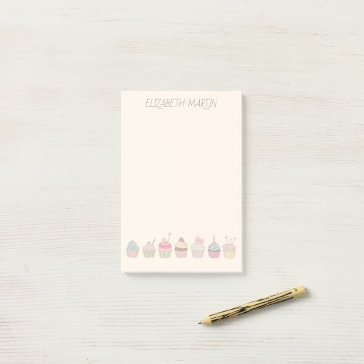 Cupcakes en naam post-it® notes (Op bureau)