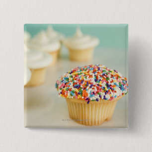 Cupcakes, focus op één voorkant met vierkante button 5,1 cm