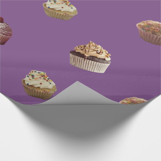 Cupcakes, Paars glanzend omslagpapier Cadeaupapier (Hoek)