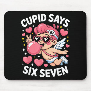 Cupid zegt 67 Zes Zeven Meme Bubble Gum Valentines Muismat