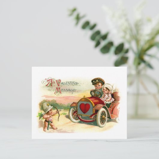 Cupid's Arrow Points at Couple in Car Feestdagenkaart (Staand voorkant)