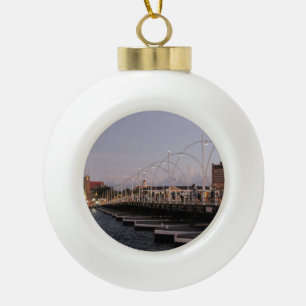 Curaçao Queen Emma Pontoon Bridge in Dusk Keramische Bal Ornament