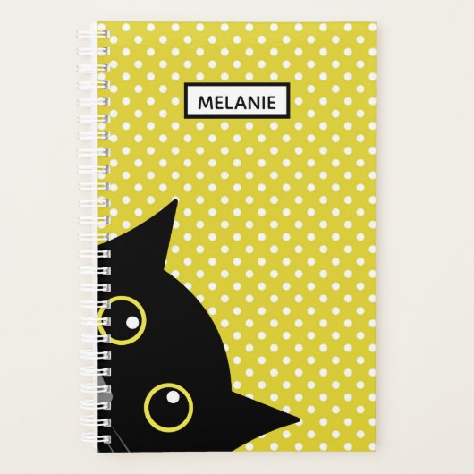 Curieuze zwarte kat gele wandelwand gepersonalisee planner (Voorkant)