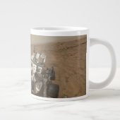 Curiosity Rover op het oppervlak van Mars. Grote Koffiekop (Rechts)