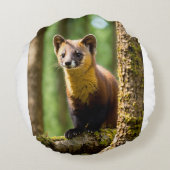 Curious Eyes – Geanimeerde Pine Marten Close-up Rond Kussen (Achterkant)