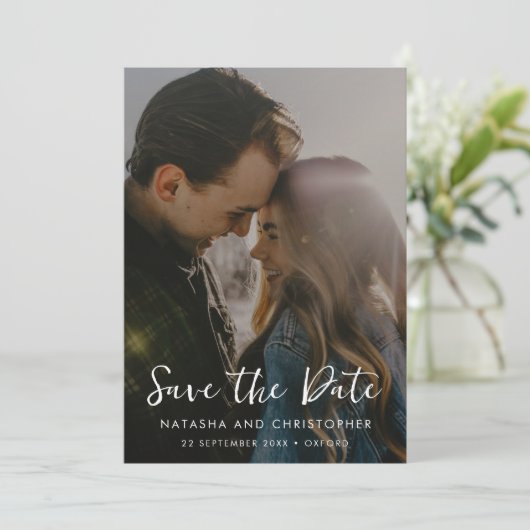 Cursieve handgeschreven overlay verticale foto QR- Save The Date (Staand voorkant)