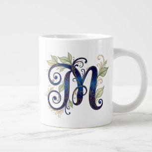 Cursieve M – Elegante Blauwe & Gouden Monogram Grote Koffiekop