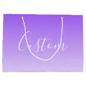 Cursieve scriptnaam & bewerkbare lichte paarse omb groot cadeauzakje (Achterkant)