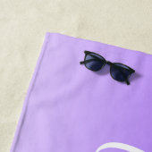 Cursieve scriptnaam en bewerkbare lichte Paarse om Strandlaken (In situ)