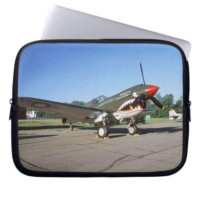 Curtiss P-40 Warhawk, bij Minnesota CAF Air Show Laptop Sleeve (Voorkant)