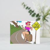 Curve Ahead, vrouw Hitchking, Grappig Briefkaart (Staand voorkant)