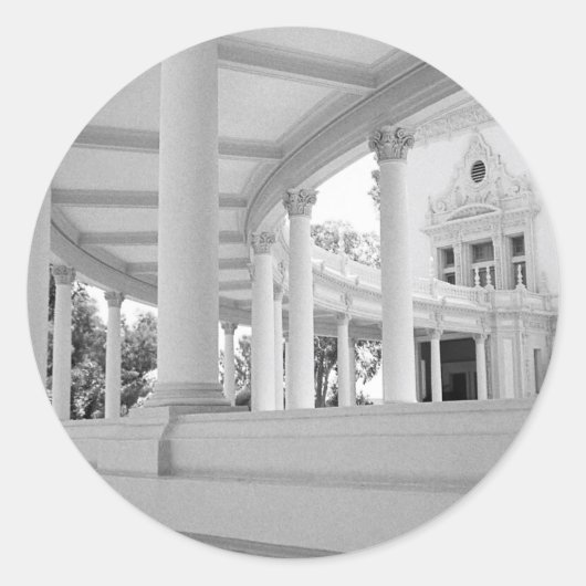 Curved Colonnade Black en White Photo Ronde Sticker (Voorkant)
