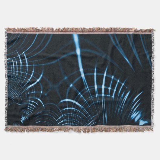 Curved sharp claws or thorns of royal blue deken (Voorkant)