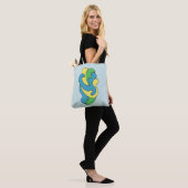 Curven omarmen (geel, blauw, groen) tote bag (Op model)