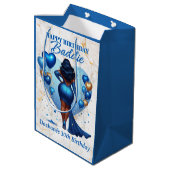 Curvy Afro-Amerikaanse Vrouw Blauw Glam Verjaardag Medium Cadeauzakje (Achterkant Gekanteld)