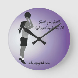 Curvy Girl Basketball Player Ronde Klok