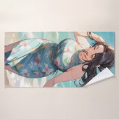 Curvy vrouw op het strand badhanddoek (Badhanddoek)