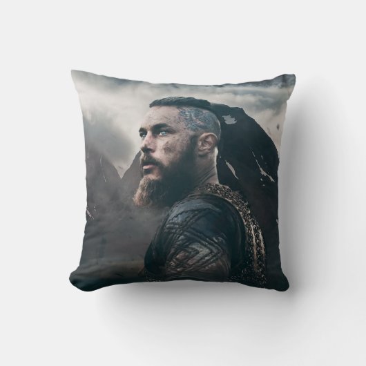 Cushion Ragnar Lothbrok Kussen (Voorkant)