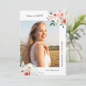 Custom 2 foto Blush Bloemen Afstuderen Uitnodiging (Staand voorkant)