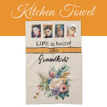 Custom 4 foto kleinkinderen bloemenkleurig sinaasa theedoek<br><div class="desc">Licht je keuken op met deze charmante bloemetjeshanddoek van Zazzle! Met vier fotosleuven om je favoriete kleinkind momenten te laten zien, is het een hartverwarmende aanvulling op elk huis. Het vrolijke ontwerp wordt geaccentueerd door de zin "Het leven is beter met kleinkinderen" in elegante zwarte tekst. Perfect voor het drogen...</div>