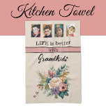 Custom 4 foto kleinkinderen bloemig roze theedoek<br><div class="desc">Licht je keuken op met deze charmante bloemetjeshanddoek van Zazzle! Met vier fotosleuven om je favoriete kleinkind momenten te laten zien, is het een hartverwarmende aanvulling op elk huis. Het vrolijke ontwerp wordt geaccentueerd door de zin "Het leven is beter met kleinkinderen" in elegante zwarte tekst. Perfect voor het drogen...</div>
