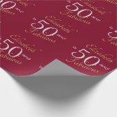 Custom 50 en Fabulous Gold Red 50ste verjaardag Cadeaupapier (Hoek)