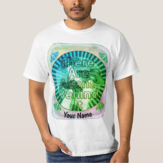 Custom Aliens achter het T-shirt