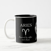 Custom Aries Zodiac Mug with Name & Traits Tweekleurige Koffiemok (Links)