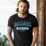 Custom Badass Papa Club Retro Cool Trendy Plezier T-shirt<br><div class="desc">Word lid van de Badass Dad Club met dit coole shirt! Trendy retro design voor een leuk Vaderdag cadeau. Proost op geweldige vaders!</div>