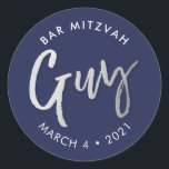 CUSTOM Bar Mitzvah moderne marine zilveren naam GU Ronde Sticker<br><div class="desc">door kat massard >> WWW.SIMPLYSWEETPAPERIE.COM << << *** NOTE - HET SHINY GOLD FOIL EFFECT IS EEN AFGEDRUKT AFBEELDING ** - - - - - - - - - - - - - - - - - - - - - - - - - - - - - - -...</div>
