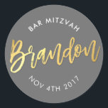 CUSTOM Bar Mitzvah voor Brandon grijs   goud Ronde Sticker<br><div class="desc">*** OPMERKING - HET GLANZENDE GOUDEN FOLIE EFFECT IS EEN BEDRUKT AFBEELDING *** - - - - - - - - - - - - - - - - - - - - - - - - - - - - - - - NEEM CONTACT MET MIJ OP voor aangepaste...</div>