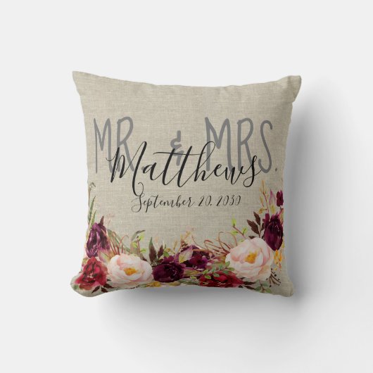 Custom Burgundy Floral Mr. en Mrs Wedding Keepomwi Kussen (Voorkant)