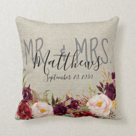 Custom Burgundy Floral Mr. en Mrs Wedding Keepomwi Kussen