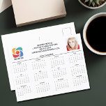 Custom Business Logo 2025 Bedrijfskalender Briefkaart<br><div class="desc">Dit moderne zakelijke agenda briefkaart is op maat gemaakt met uw professionele bedrijfsnaam onder de agentennaam in chique typografie. Deze minimalistische zwart-witkalender is voorzien van uw logo en gepersonaliseerde foto. Hedendaagse marketingtools voor een bedrijf in 2025. De weken beginnen met zondag.</div>