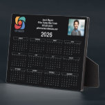 Custom Business Logo 2026 Kalender Zwart Wit Fotoplaat<br><div class="desc">Deze zwart-wit bedrijfskalender is op maat gemaakt met uw professionele bedrijfsnaam en kantoor-contactgegevens in zwart-wit. Deze chique kalenderplaquette is voorzien van uw logo aan de ene kant van de top en gepersonaliseerde professionele foto aan de andere kant. Hedendaags marketingitem voor een bedrijf in 2026.</div>