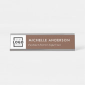 Custom Business Logo Modern Employee Brown Bureau Naambordje (Voorkant)