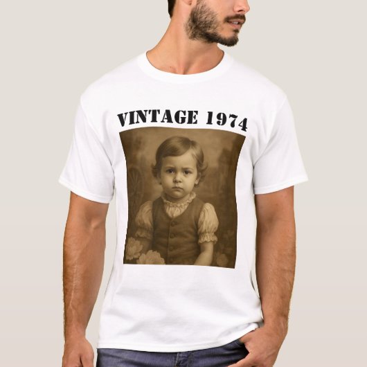 Custom Childhood Photo & Year Vintage Personalized T-shirt (Voorkant)