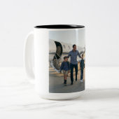 Custom China Cup – One Family, One Heart Tweekleurige Koffiemok (Voorkant links)