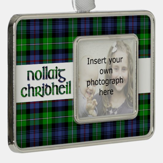 Custom Clan MacKenzie Tartan Nollaig Chridheil Verzilverd Omlijst Ornament (Rechts)