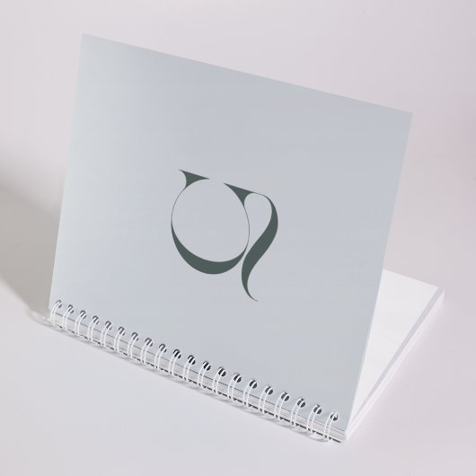 Custom Clean Elegant Monogram Zacht Groen Initiaal Notitieboek