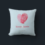 CUSTOM CUSHION eenvoudige vingerafdruk hart paar Kussen<br><div class="desc">Een zeer "on trend" ontwerp met twee vingerafdrukken verstrengeld met creëer een hart - het perfecte paar cadeau of het nu voor hun bruiloft, jubileum of gewoon omdat... Instellen als een sjabloon is het eenvoudig voor u om uw eigen gegevens toe te voegen, of druk op de knop Aanpassen en...</div>