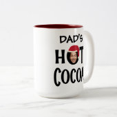 Custom Dad Face & Name Hot Cocoa Christmas Tweekleurige Koffiemok (Voorkant rechts)