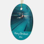 Custom Dated Zwemmer Zwemmen Kerstmis Keramisch Ornament (Links)
